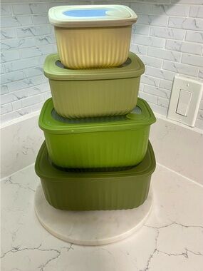 Green Mixing and Storage Bowls with Lids - 8 Pc Set